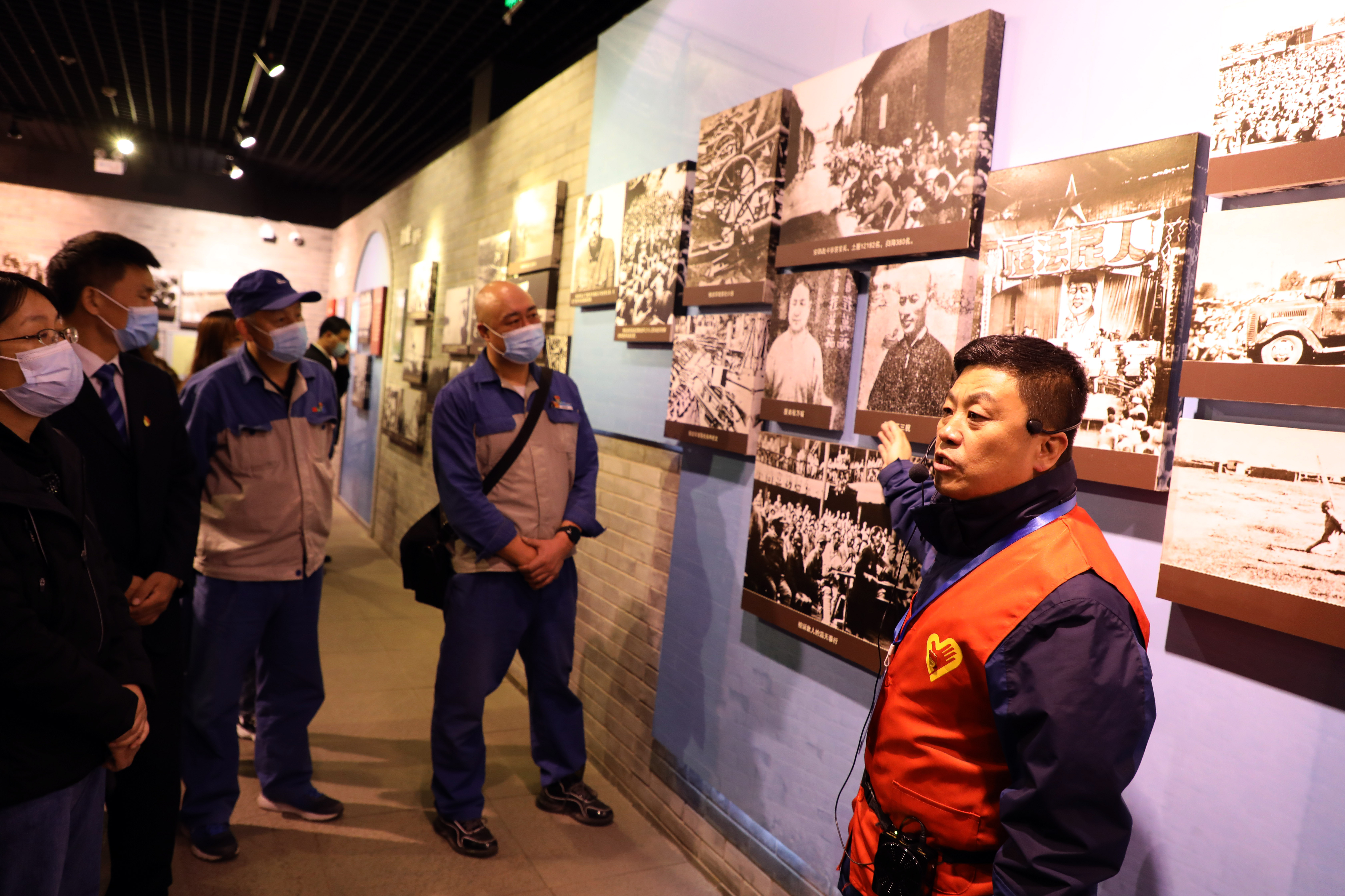 疏雨洗清明 芳菲祭英烈—— 安彩高科開展“學黨史、祭英烈、傳精神”主題活動
